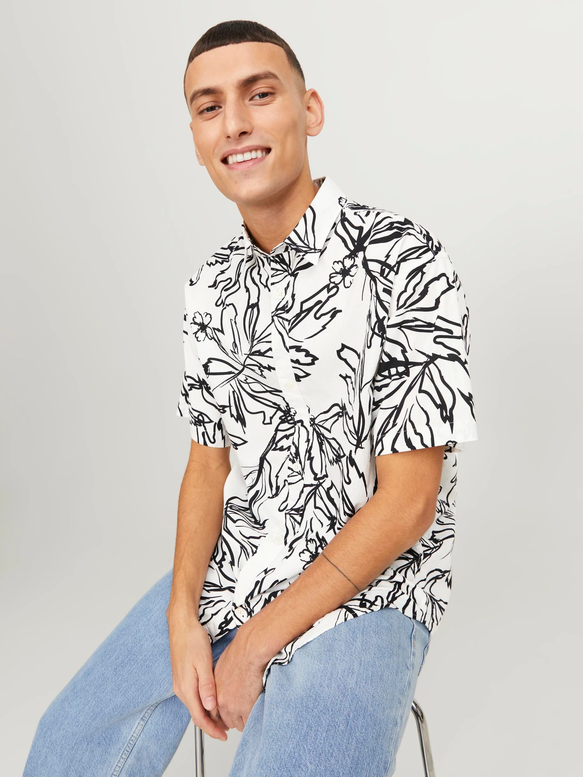 Jack & Jones Lafayette Hawaiian AOP Floral Shirt White - 192 - Image 4