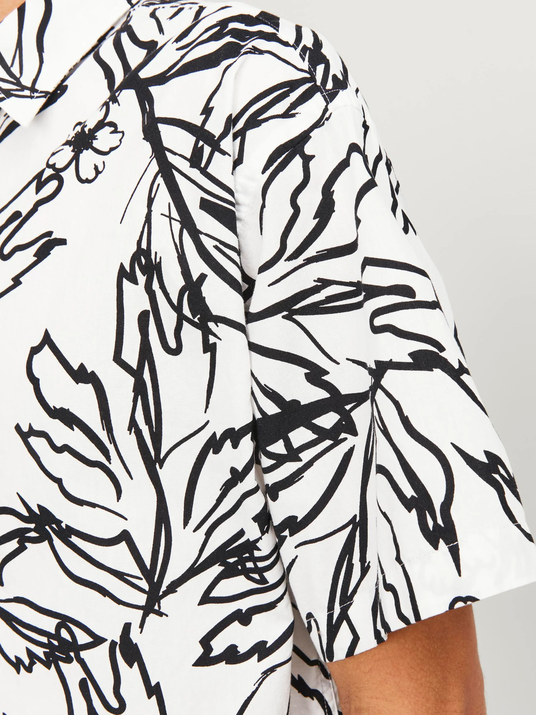 Jack & Jones Lafayette Hawaiian AOP Floral Shirt White - 192 - Image 5