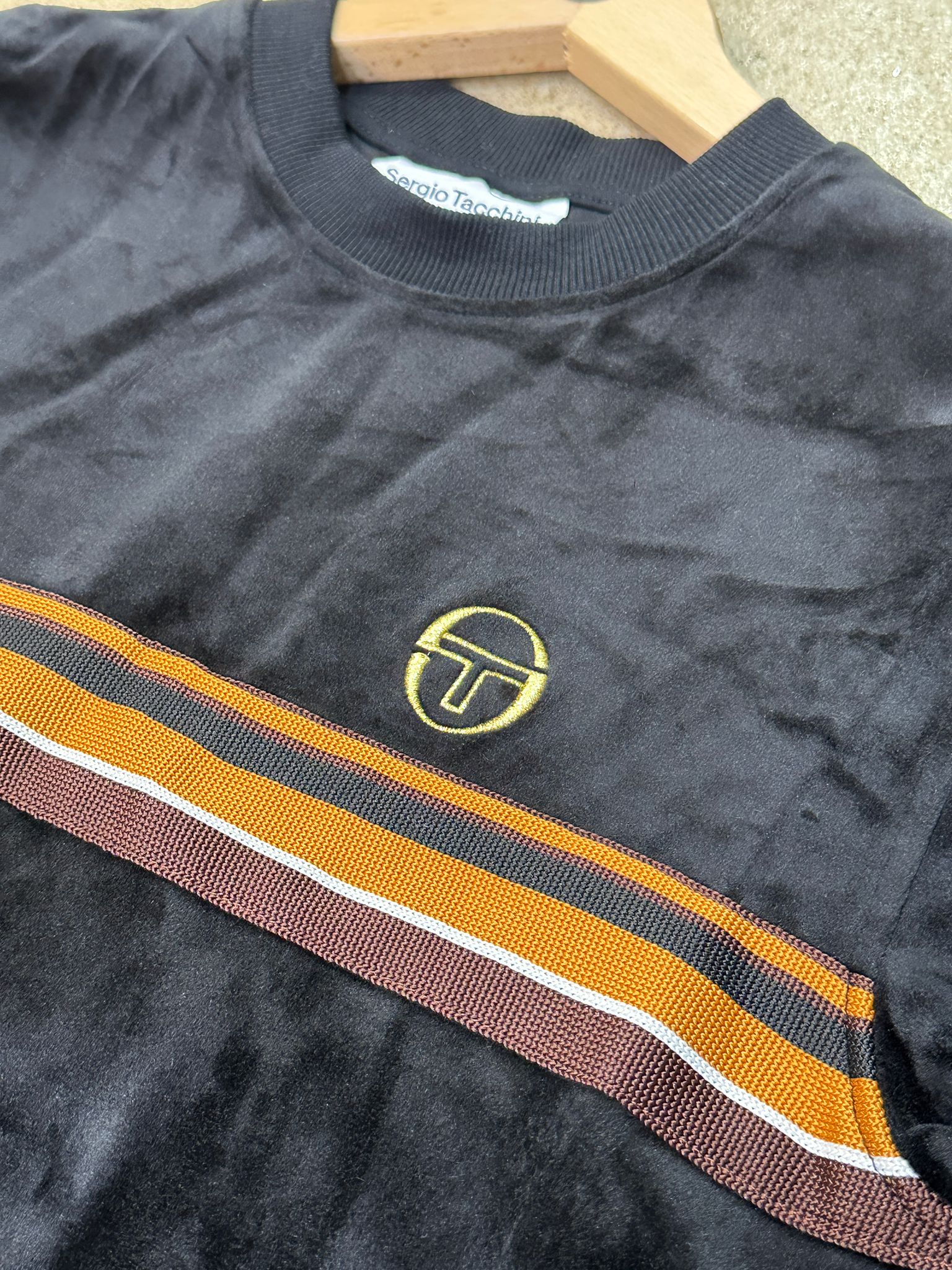 Sergio Tacchini Ayme Velour Tee Black/Gold - 134 - Image 3